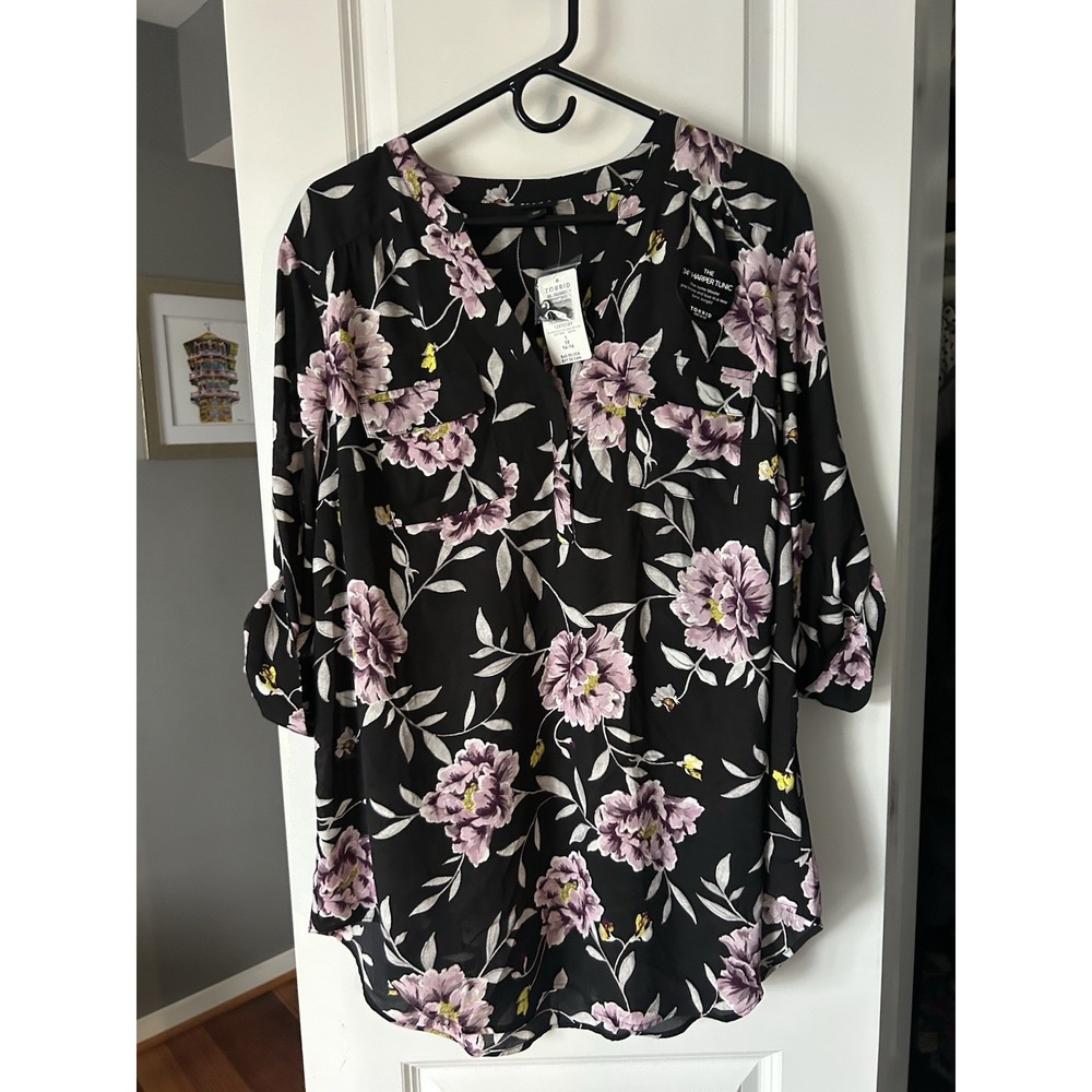 Torrid NWT 34" Harper Tunic Size 1 1X 14-16 Blouse Black Purple Floral Roll Tab